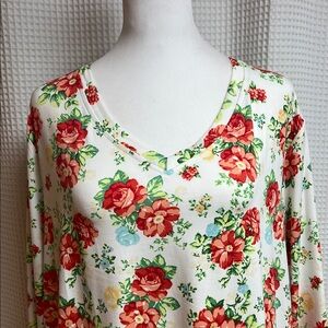 The Pioneer Woman Floral Top with White and Red accents- 3/4 sleeve V Neck top